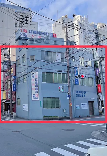 【1】京阪本線 京橋駅 片町口を出て、「青木医院」さんが右手にある通りを進みます。