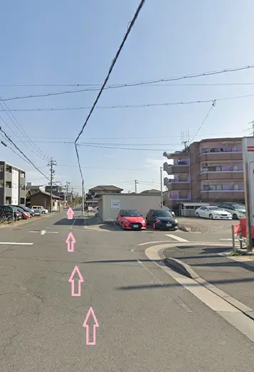 【3】すぐ右手にある太田川郵便局を過ぎて、もう少し直進すると左手が店舗です。 駐車場は店舗横を左に曲がったところにあります。