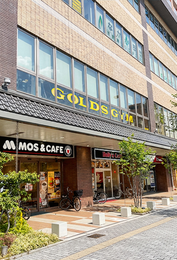 【1】JR嵯峨野線二条駅の東口を出て、交差点まで進みます。