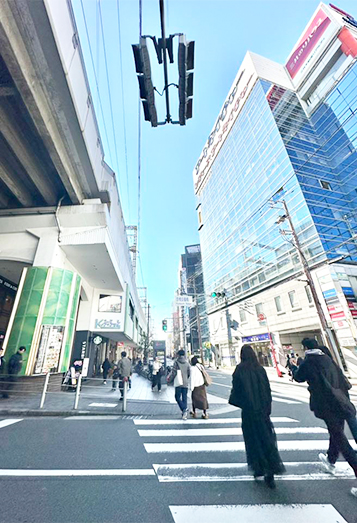【1】京阪モール片町口を出て交番近くの横断歩道渡り『Kぶらっと』スタバ、大阪城方面へ直進♪