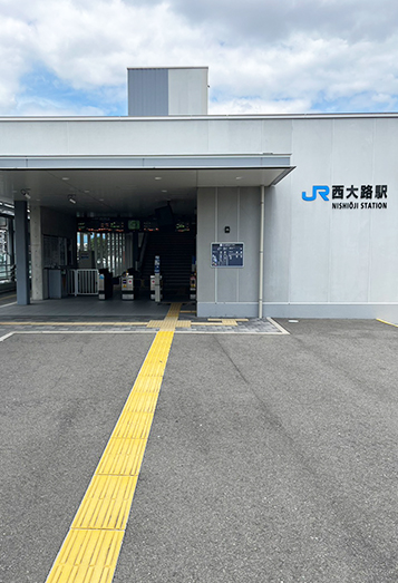 【1】西大路駅の北改札を出ます。